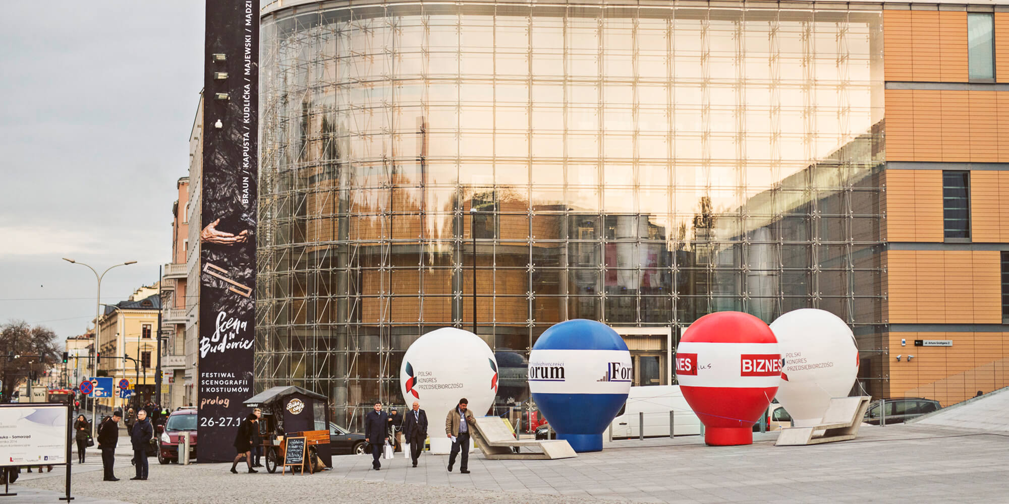 Balony reklamowe jako element promocji konferencji.