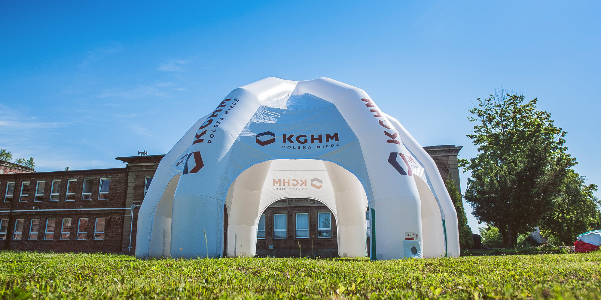 Namiot reklamowy z logotypami KGHM