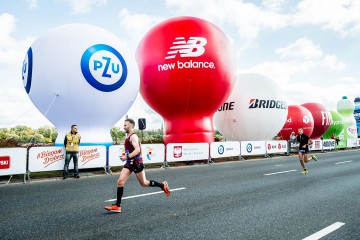 An alley of advertising balloons during the PZU marathon