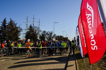 Advertising flags during the Saucony marathon