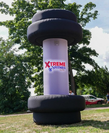 Dumbbell shaped balloon as a marketing communication for the gym.