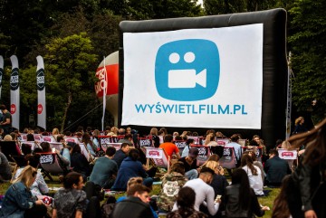 Open air cinema - waiting for the seance.