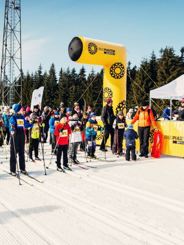 The half-gate of the VENTO line during the Bieg Piastów ski runs